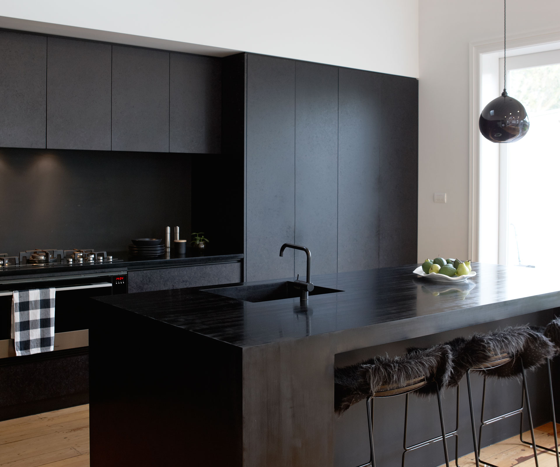 picture of kitchen wall painted black